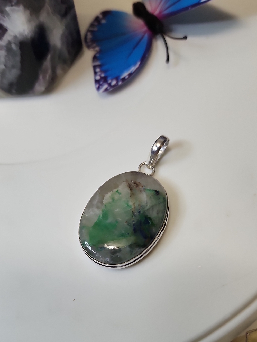 Green Stone Oval Pendant